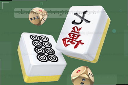 决赛夜球迷挥舞旗帜的剪影